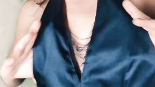 Crazy Sexy Hand Job From Bombshell Cougar. Jizzed On Hooters