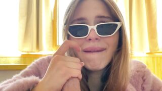 Hoe get a Lot of Cum on her Sunglasses. Fellatio into a