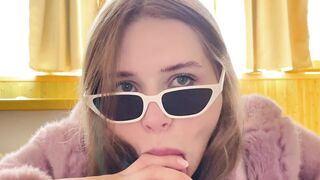 Hoe get a Lot of Cum on her Sunglasses. Fellatio into a