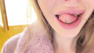 Hoe get a Lot of Cum on her Sunglasses. Fellatio into a