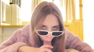 Hoe get a Lot of Cum on her Sunglasses. Fellatio into a