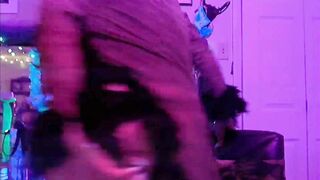 Goddess Web Cam cougar Kitty has Trouble with Dildo into her Butt, uses
