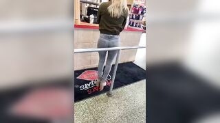 women Peed her Leggings Waiting for Cold Coffee