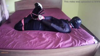 Laura on Heels amateur 2021. Bound on an hotel bed