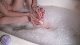 Washing my Foot inside the Tub