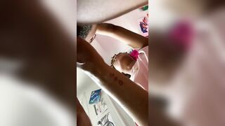HARD FINGER FUCK TO MAKE ME SQUIRT!!// FULL VID ON OF