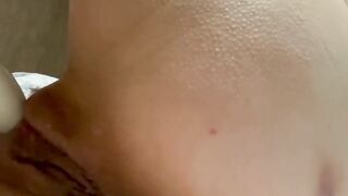 Fucks a Juicy Vagina