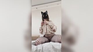 Teens-year-older College Girl inside a Shirt Masturbates her Twat and Moans Sweetly