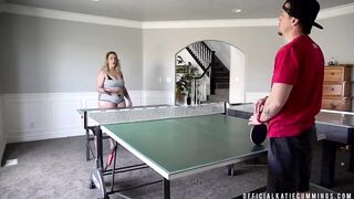 Katie play ping pong