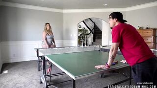 Katie play ping pong
