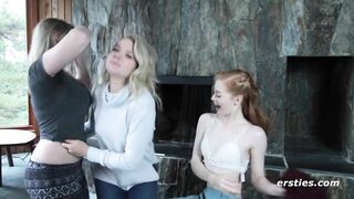 3 Amateur Lesbians ! Now It's A Party