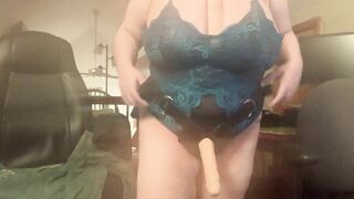 BBW Stroking Fake-Cock while Watching Porn