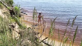 Spy Babe Nudist cunt with mouth on a Wild Beach