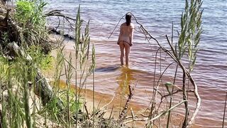 Spy Babe Nudist cunt with mouth on a Wild Beach