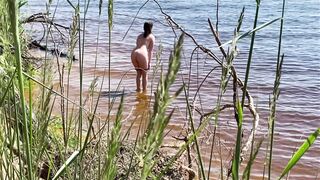 Spy Babe Nudist cunt with mouth on a Wild Beach
