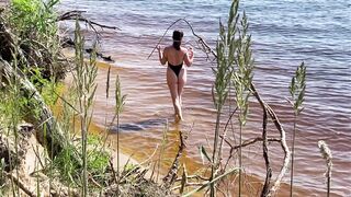Spy Babe Nudist cunt with mouth on a Wild Beach