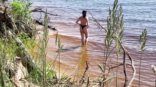 Spy Babe Nudist cunt with mouth on a Wild Beach