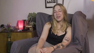 Von Bayern Nach Berlin: Zoe Tobt Sich Sexuell Aus