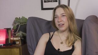 Von Bayern Nach Berlin: Zoe Tobt Sich Sexuell Aus