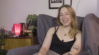 Von Bayern Nach Berlin: Zoe Tobt Sich Sexuell Aus