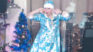Ritual dances of a old SnowMaiden to challenge the coolness.