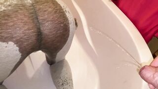 Wetting my Leggins and he Peeing on my Booty and next Asshole