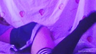 Amateur hot Slim Dark Hair has Multiple Orgasm Rubbing her Snatch on the