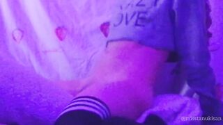 Amateur hot Slim Dark Hair has Multiple Orgasm Rubbing her Snatch on the