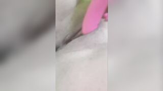 Me Chupo Las Tetas y Juego Con Mi Vibrador En Mi Snatch