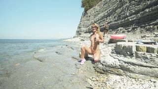 Awesome Filthy Nudist chick into Sunglasses Blows & Ride a Long Sex Toy