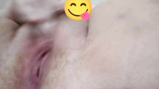 Fat sluts Fucks herself and makes herself Squirt