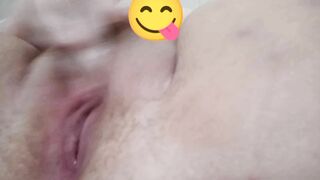 Fat sluts Fucks herself and makes herself Squirt