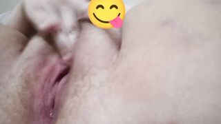 Fat sluts Fucks herself and makes herself Squirt