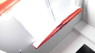 BEAUTY BIMBO LOVES SUCKING OFF DICK