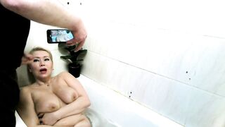 A older bitch takes a shower and blows a cock,