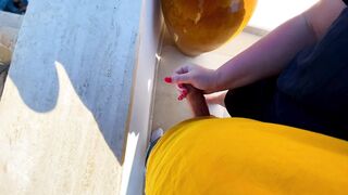 Riskanter Hand Job an Einem Italienischem Aussichtspunkt - Sperma Auf Den Gehweg Gespuckt