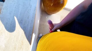 Riskanter Hand Job an Einem Italienischem Aussichtspunkt - Sperma Auf Den Gehweg Gespuckt