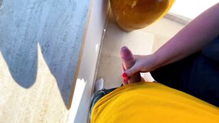 Riskanter Hand Job an Einem Italienischem Aussichtspunkt - Sperma Auf Den Gehweg Gespuckt