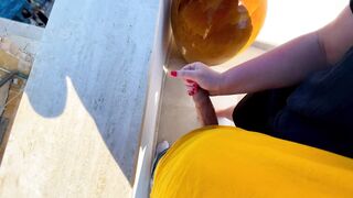 Riskanter Hand Job an Einem Italienischem Aussichtspunkt - Sperma Auf Den Gehweg Gespuckt