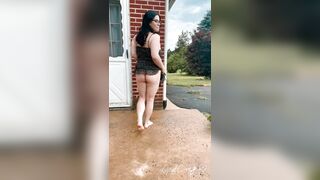 Making it Rain after a Storm with Powerful Piss Fountains