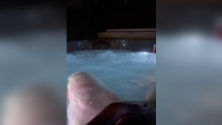 Cutie Bath-Tub Finger Machine