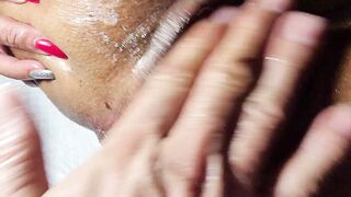 Getting a Ass Rub from the Husband until he makes me Squirt