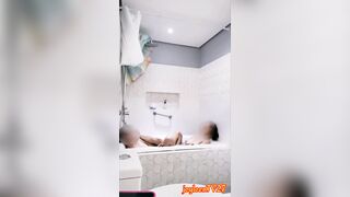Play Time with Joyleen: Tub Time Hottie Pounded with her Lucky Fan
