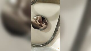 Incredible body and she fingering her vagina in the restroom