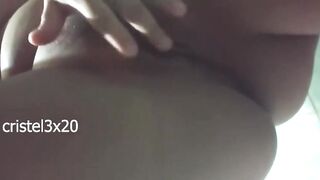 Chica Masturbándose; Metiéndose El Dedo Casero