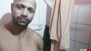 The Crazy Mike Hottie is going to masturbate for a
