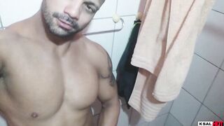 The Crazy Mike Hottie is going to masturbate for a