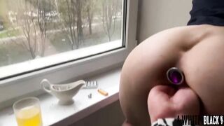 This Hoe Loves to Sit her Vagina on her Fist