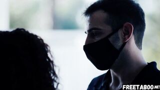 Housewife Scarlit Scandal Fucks The Delivery Dude While Hubby Is