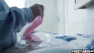 Housewife Scarlit Scandal Fucks The Delivery Dude While Hubby Is